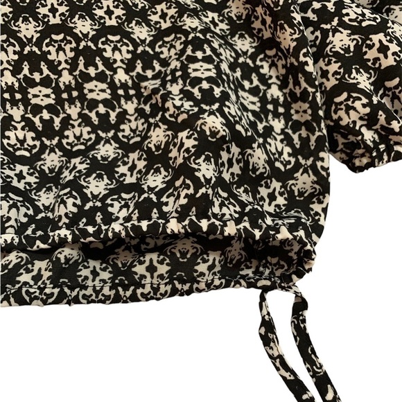 laundry by Shelli Segal Black & White Blouse - Size L, EUC - Picture 4 of 6